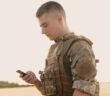 Outdoor Smartphone „Militärstandard“: Wann du dein normales Handy zuhause lassen solltest! ( Foto: Shutterstock-Misha Beliy )