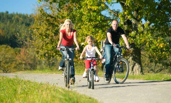 Die Natur lockte stark wie nie und so begaben sich deutlich mehr Menschen als vor der Pandemie zu Fuß oder mit dem Fahrrad auf den Weg, um die Landschaften zu erkunden. ( Foto: Adobe Stock - Kzenon )