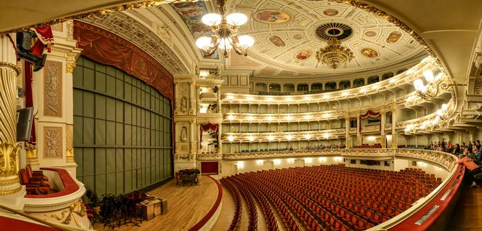 Mozart Oper Opernhaus Theater Foyer (Foto: AdobeStock - kivi80)