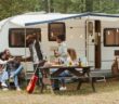 Abenteuer pur: Die besten Tipps für einen gelungenen Campingurlaub in der Natur ( Foto: Adobe Stock- Seventyfour)