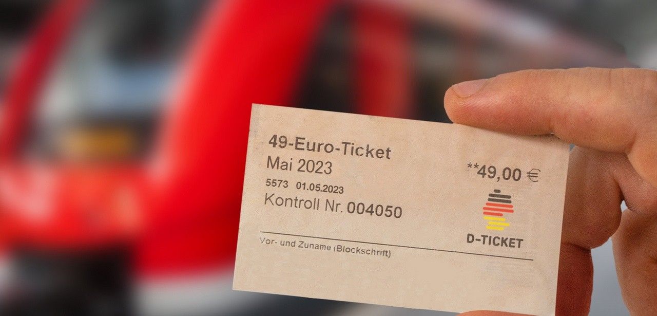 Deutschlandticket: Revolution für den öffentlichen (Foto: AdobeStock - gguy 590773598)