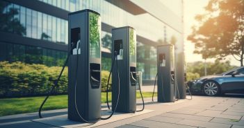 TND und SMART/LAB: Gemeinsam für eine grüne Mobilität Tanken und Laden: Multiservice-Card ermöglicht neue (Foto: AdobeStock - toeytoey 650652521)