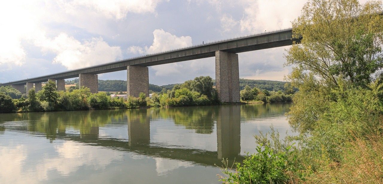 Verkehrseinschränkungen auf A3: Instandhaltungsarbeiten an Donaubrücke (Foto: AdobeStock - holger.l.berlin 628508692)