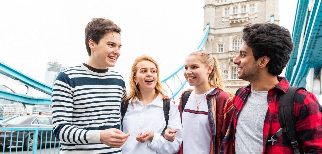 Sprachreisebranche verzeichnet deutlichen Rückgang bei (Foto: AdobeStock - william87 573470758)