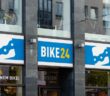 Ein Einblick in das umfangreiche Sortiment von bike24 – Fahrräder, Bekleidung und Zubehör (Foto: AdobeStock - 648136354 Felix Geringswald)