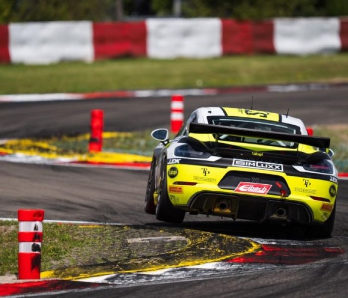 Packende Rennen am Nürburgring (Foto: Heinrich Eibach GmbH)