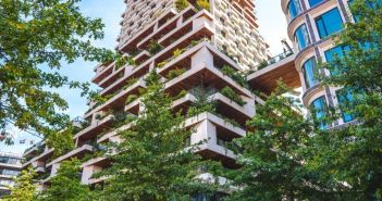 Wonderwoods-Utrecht: Zwei hohe Türme vereinen vertikalen Wald und (Foto: Optigrün international AG)