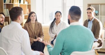 45 Fachkräfte diskutieren Schüleraustauschtrends und Herausforderungen in Berlin (Foto: AdobeStock - Studio Romantic - 1920454502)