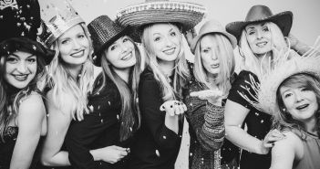 Deutschland startet karnevalistische Saison elften Elften um 11:11 (Foto: AdobeStock - Christian Schwier - 81393437)