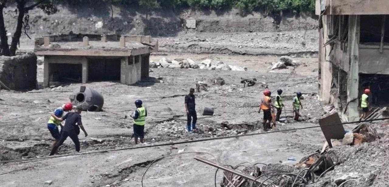 ADRA liefert lebensrettende Shelter Kits und Nahrungsmittelhilfe nach (Foto: ADRA Nepal)