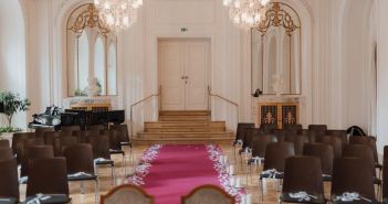 Weißer Saal bietet historische Eleganz für individuelle (Foto: AnjaLorenzFotografie)
